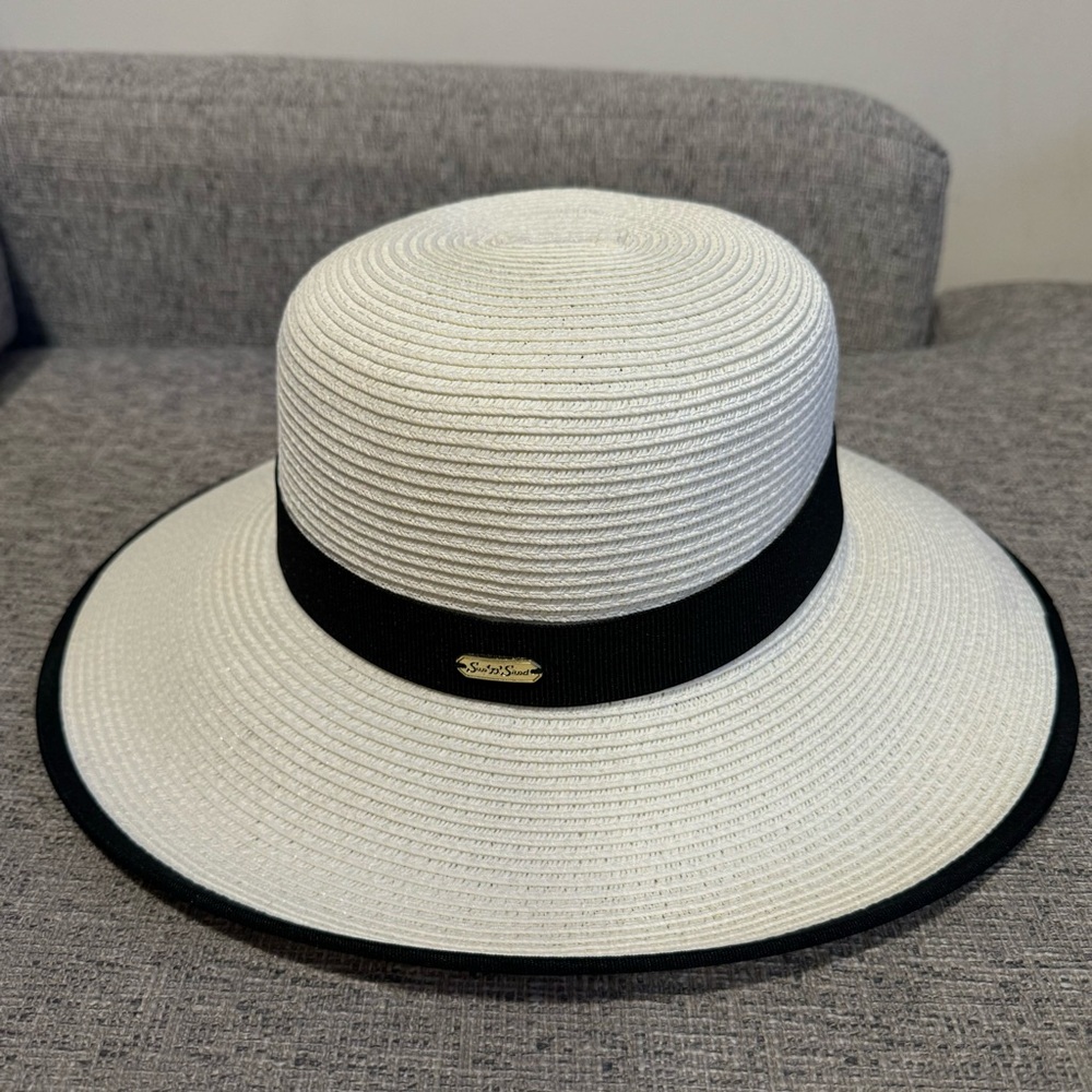 White & Black Chic Sun hat - Picture 2 of 7